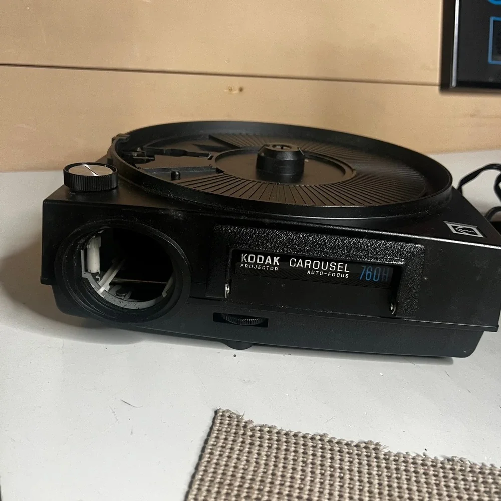 Kodak Carousel 760H Auto-Focus Slide Projector with Ektanar C Zoom Lens & Slides